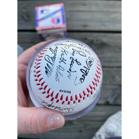 Vintage Signed Replilca of Twins Baseball 80s/90s - Picture 10 of 16